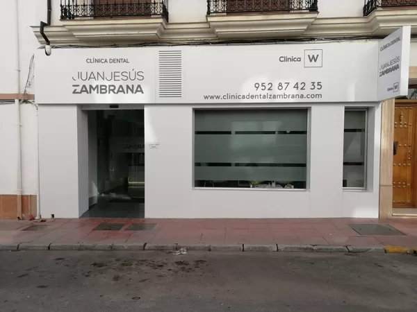 Fachada con alucobond y letras corpóreas